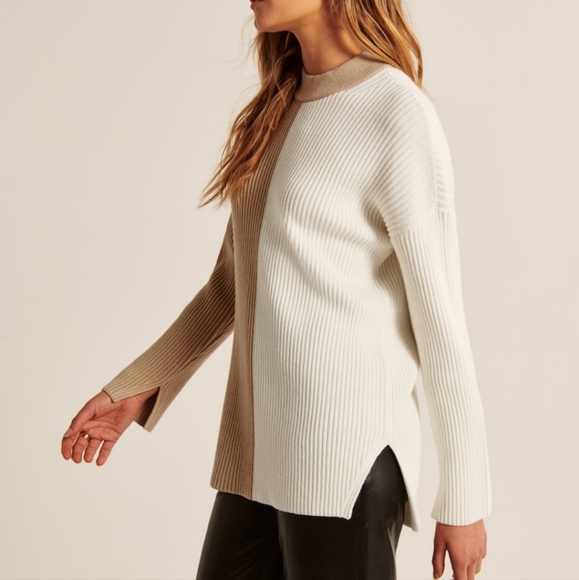 A&F LuxeSoft Oversize Splice Crew Sweater XS - Picture 2 of 5